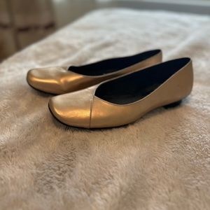 Elegant Gold Women's Flats